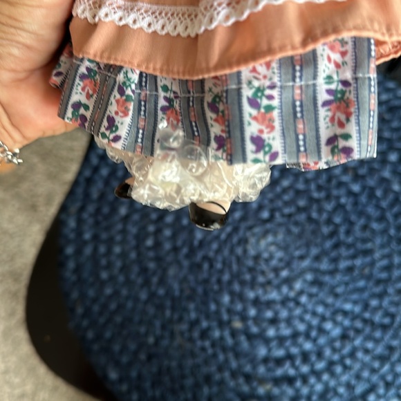 Never Used - Royalton Collection “Kirsi” 10” Porcelain Doll representing Finland - Picture 10 of 12